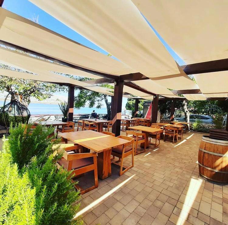 Family Hotel Zane Pag Town Bagian luar foto