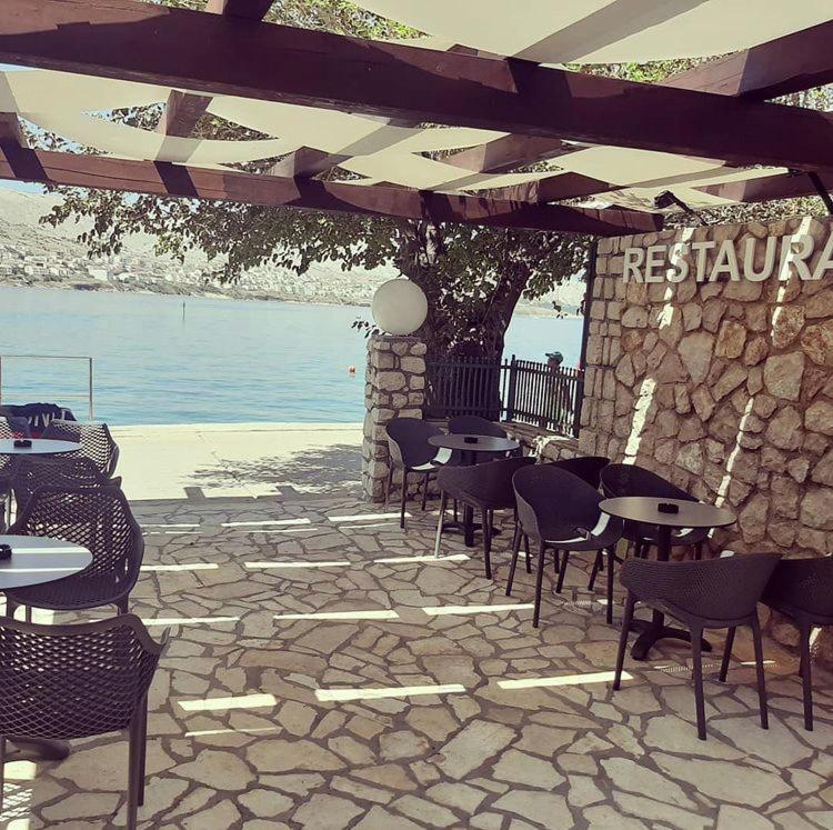 Family Hotel Zane Pag Town Bagian luar foto