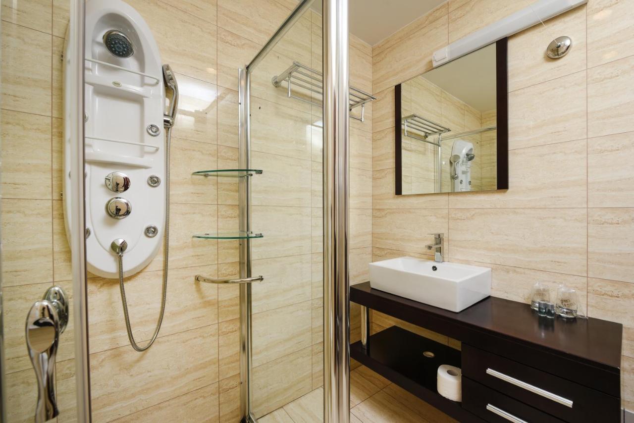 Family Hotel Zane Pag Town Bagian luar foto