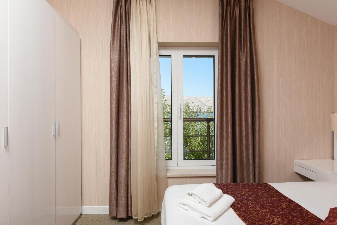 Family Hotel Zane Pag Town Bagian luar foto