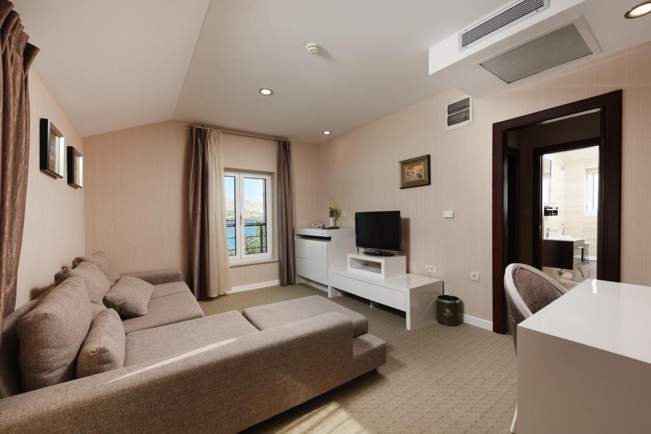 Family Hotel Zane Pag Town Bagian luar foto