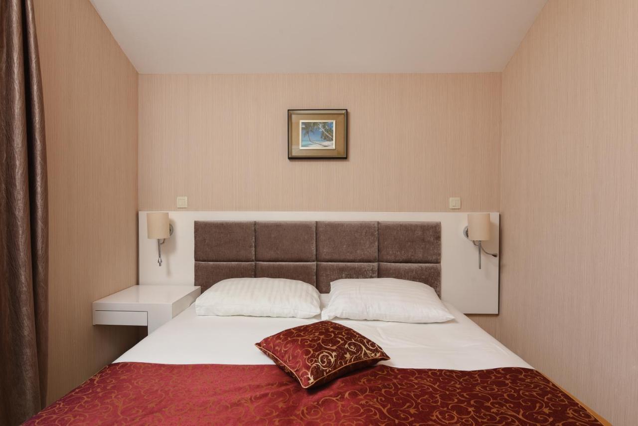 Family Hotel Zane Pag Town Bagian luar foto