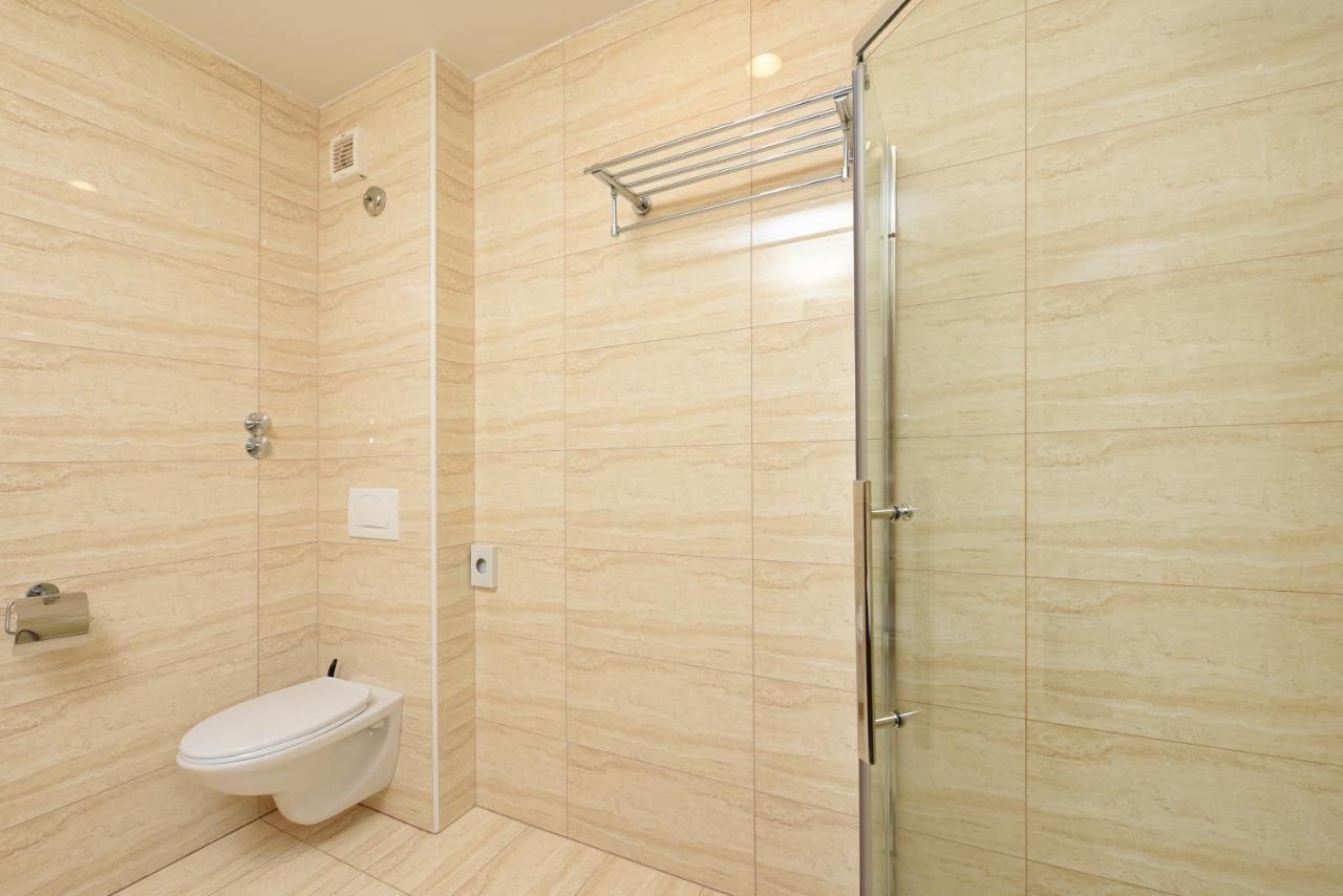 Family Hotel Zane Pag Town Bagian luar foto