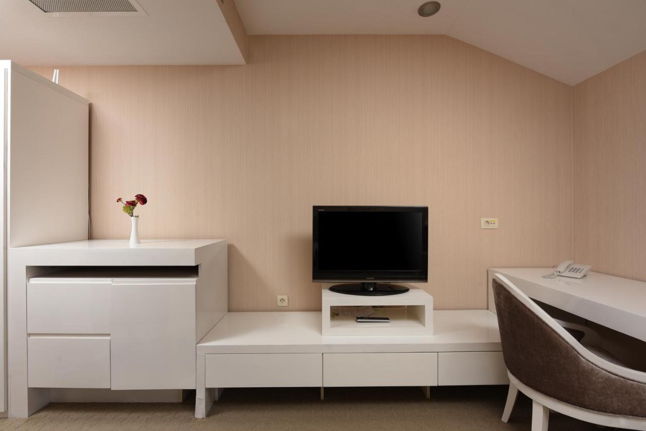 Family Hotel Zane Pag Town Bagian luar foto