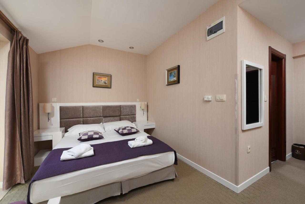 Family Hotel Zane Pag Town Bagian luar foto