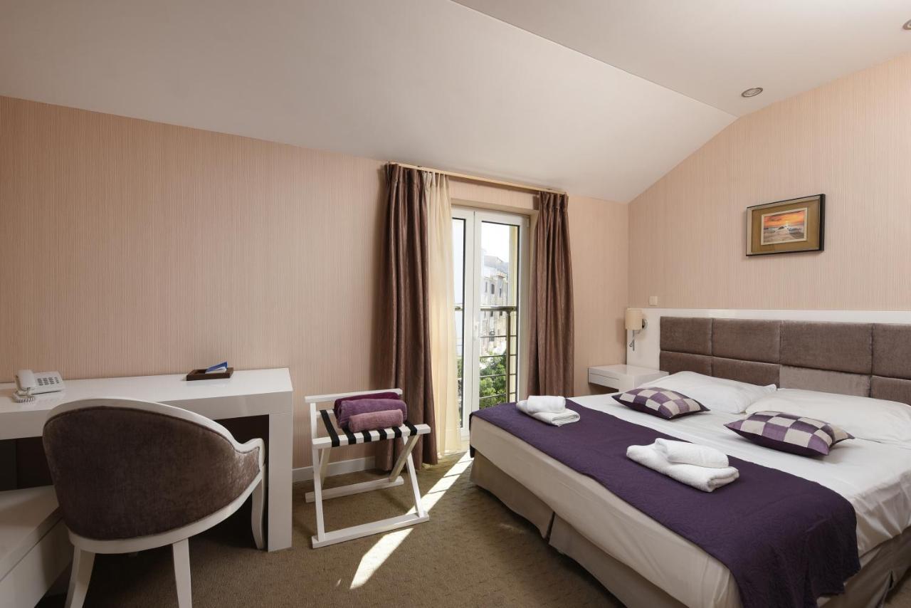 Family Hotel Zane Pag Town Bagian luar foto