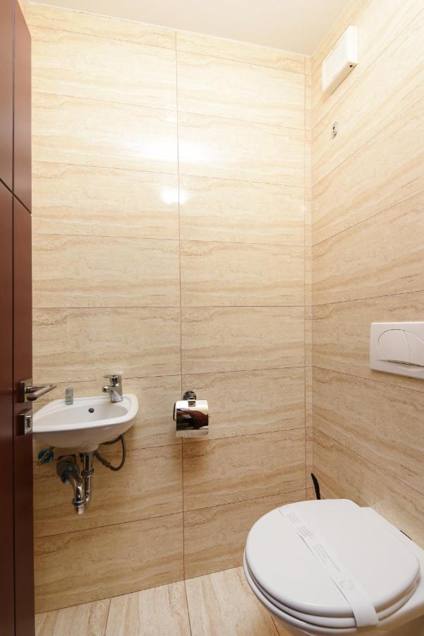 Family Hotel Zane Pag Town Bagian luar foto
