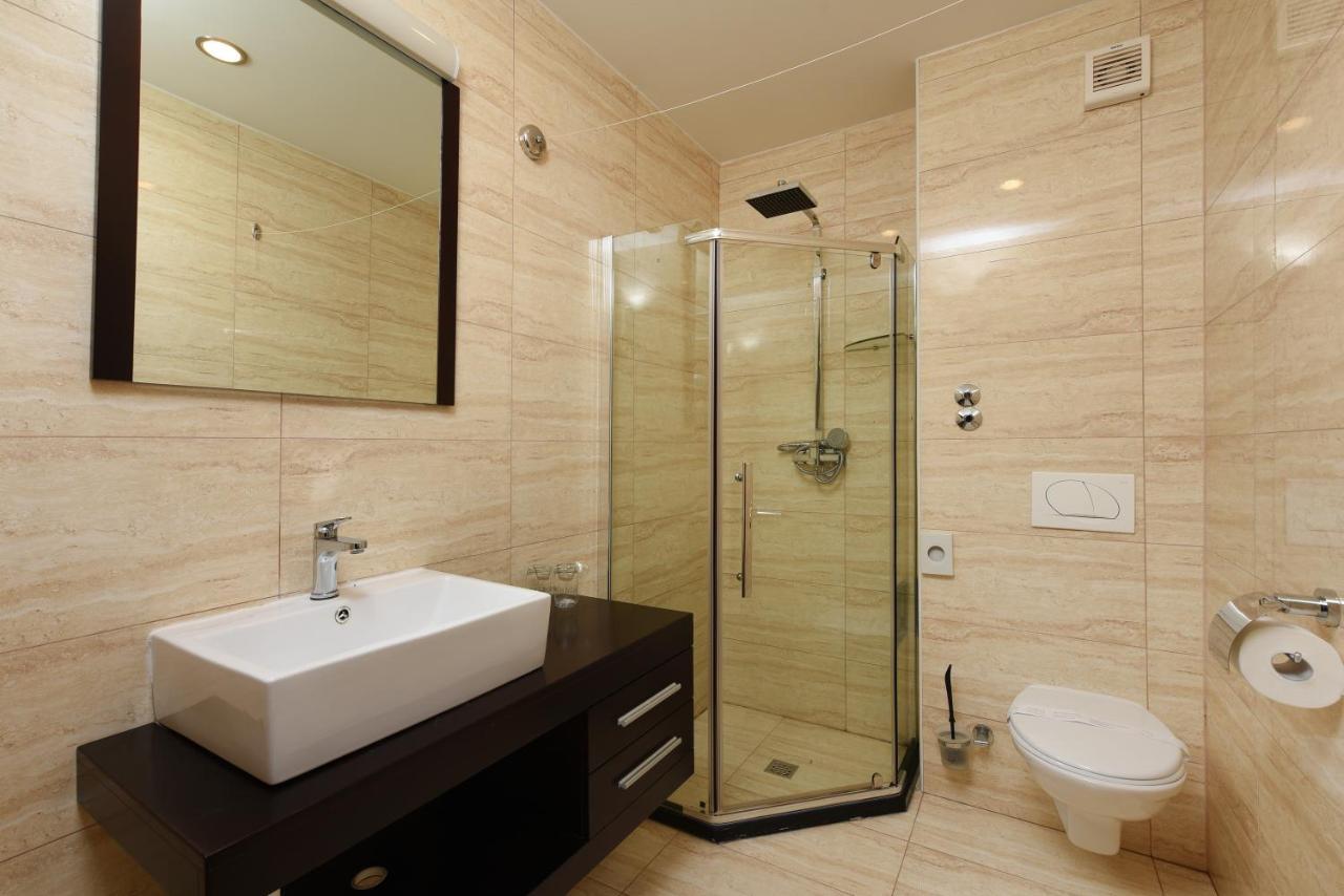 Family Hotel Zane Pag Town Bagian luar foto