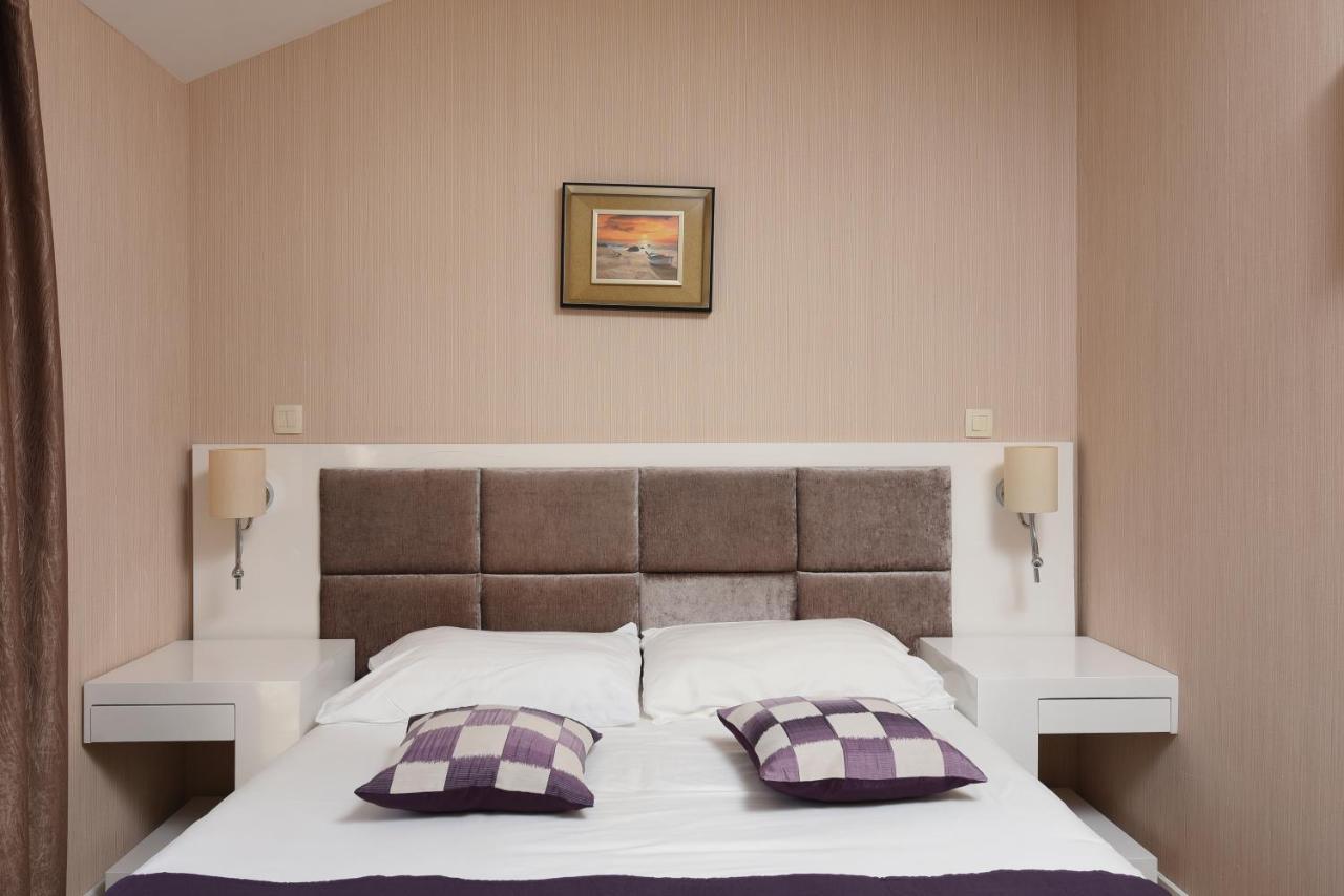 Family Hotel Zane Pag Town Bagian luar foto