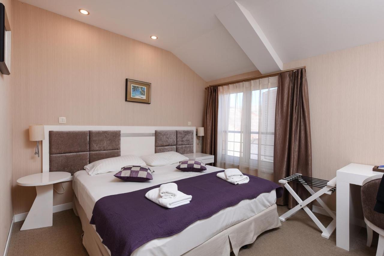 Family Hotel Zane Pag Town Bagian luar foto