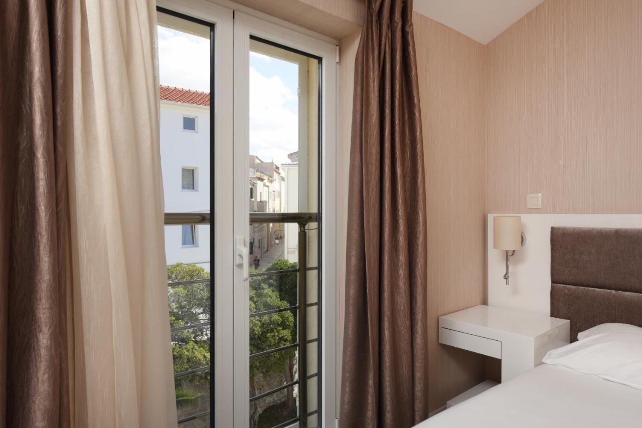 Family Hotel Zane Pag Town Bagian luar foto