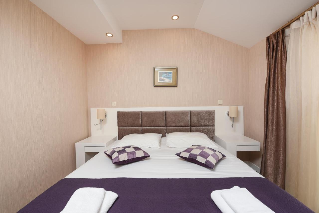 Family Hotel Zane Pag Town Bagian luar foto