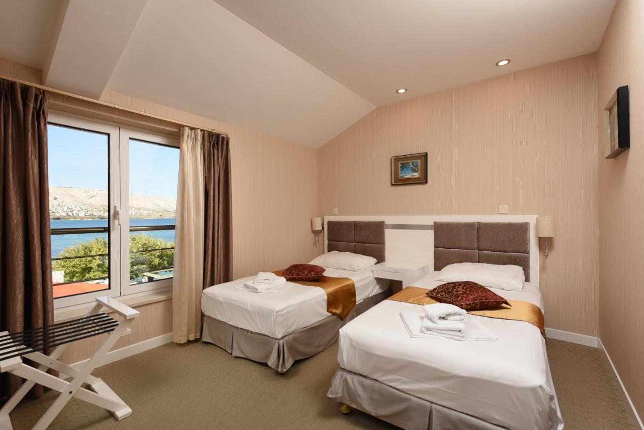 Family Hotel Zane Pag Town Bagian luar foto