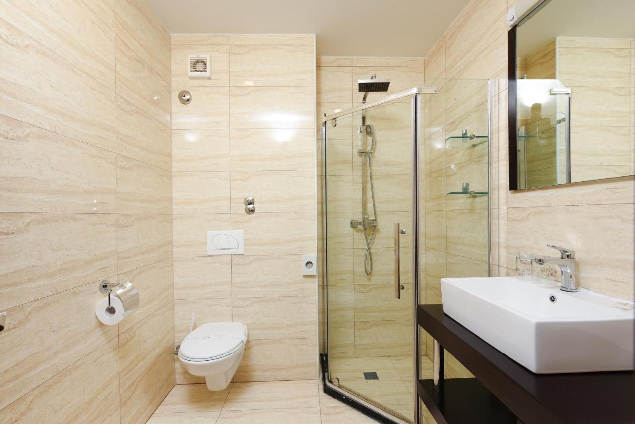Family Hotel Zane Pag Town Bagian luar foto