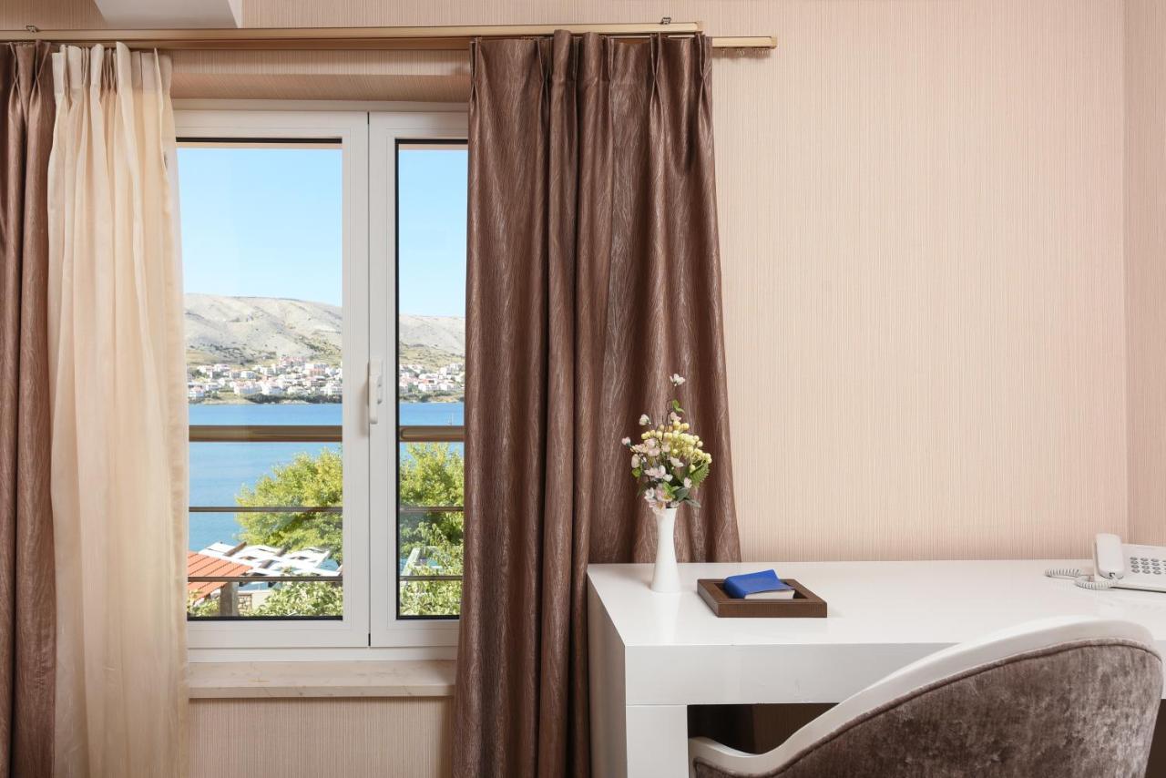 Family Hotel Zane Pag Town Bagian luar foto