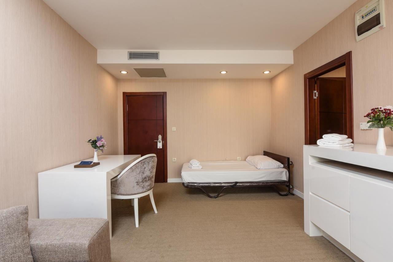 Family Hotel Zane Pag Town Bagian luar foto