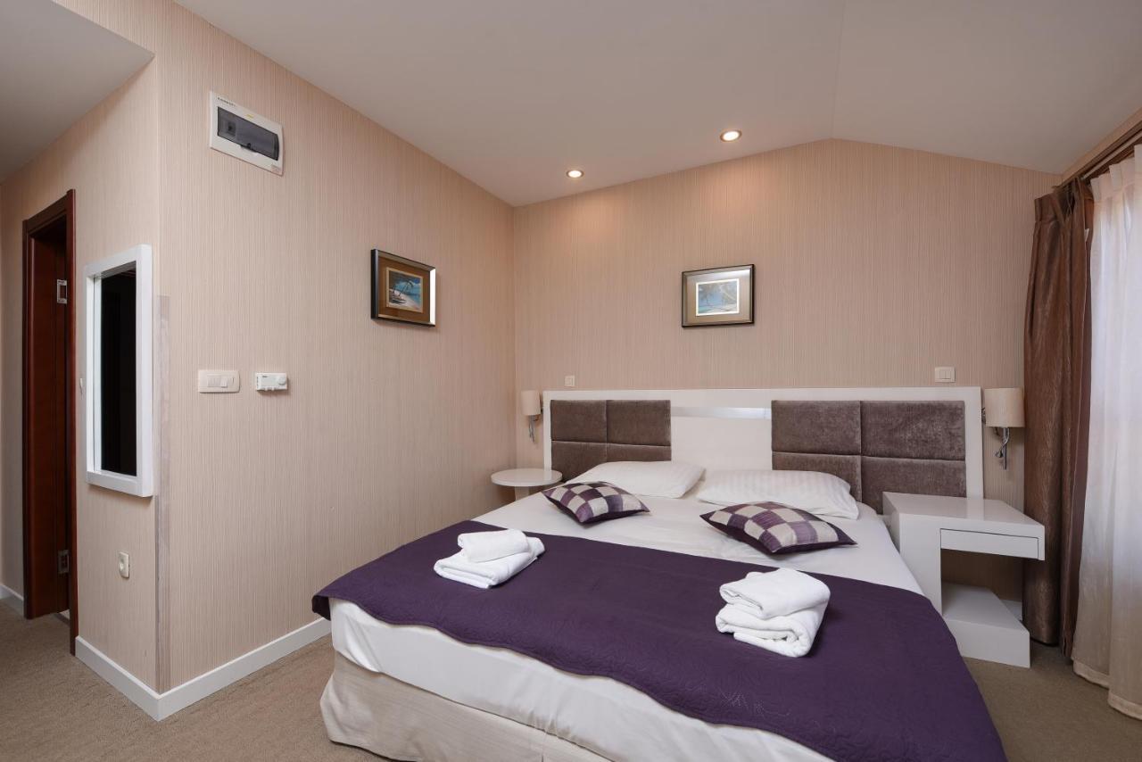 Family Hotel Zane Pag Town Bagian luar foto