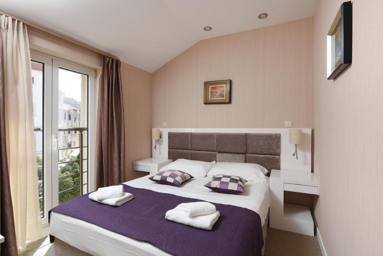 Family Hotel Zane Pag Town Bagian luar foto