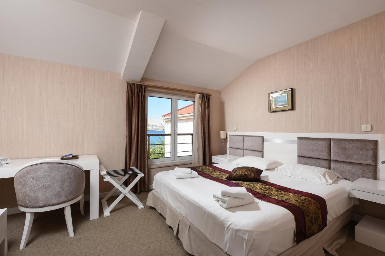 Family Hotel Zane Pag Town Bagian luar foto