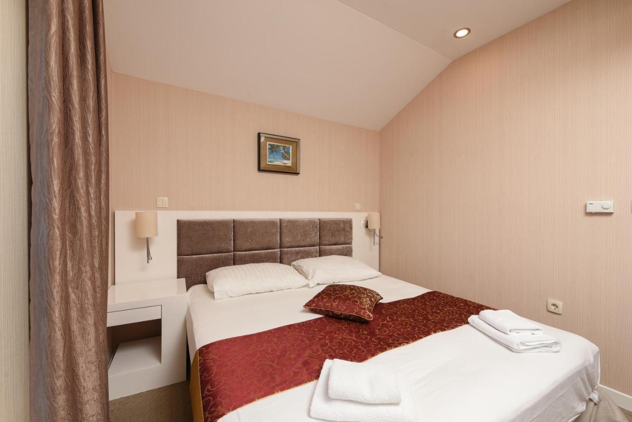 Family Hotel Zane Pag Town Bagian luar foto