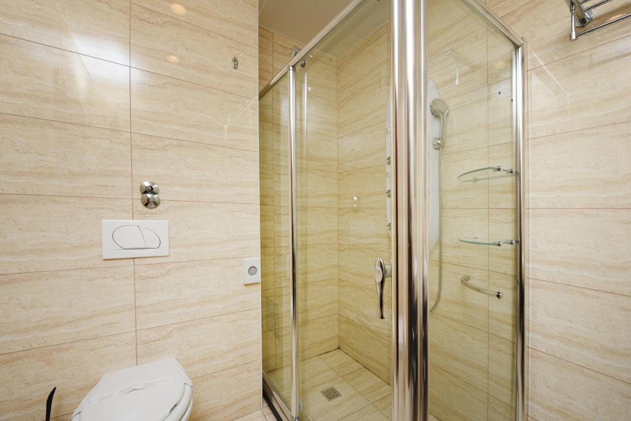 Family Hotel Zane Pag Town Bagian luar foto