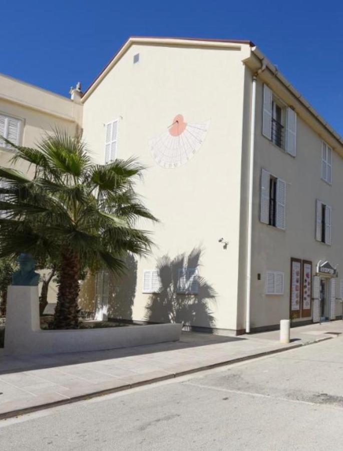 Family Hotel Zane Pag Town Bagian luar foto